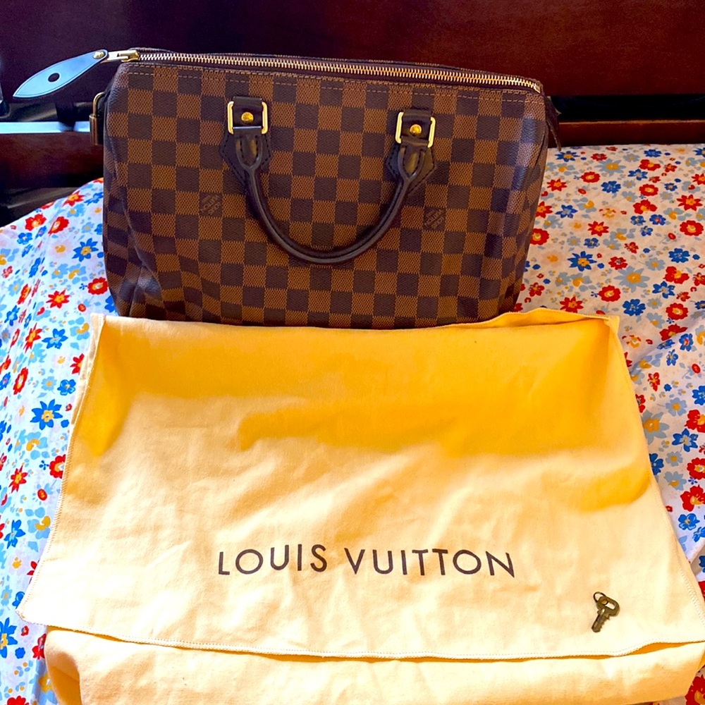 Very good condition Louis Vuitton speedy 30 The date code is SD4122